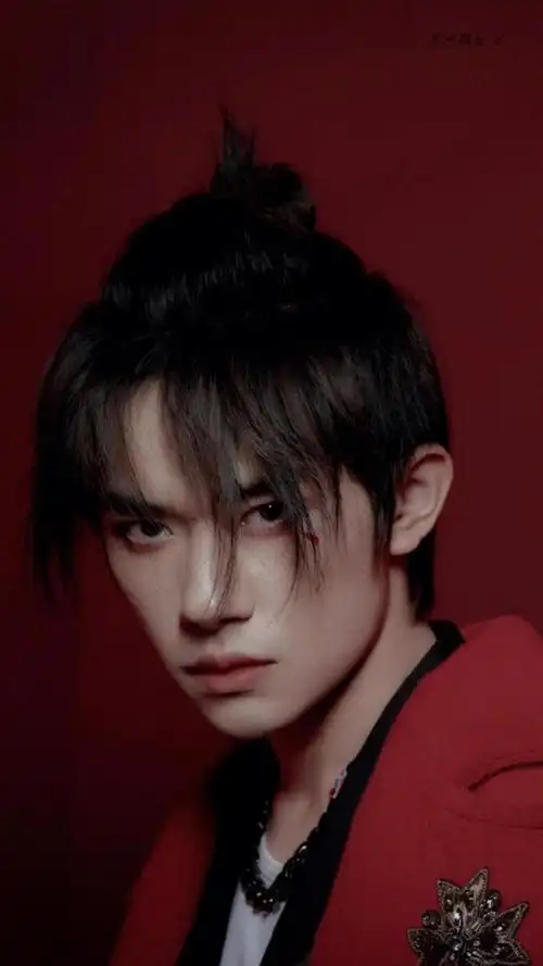 帅气有型易烊千玺魅力写真