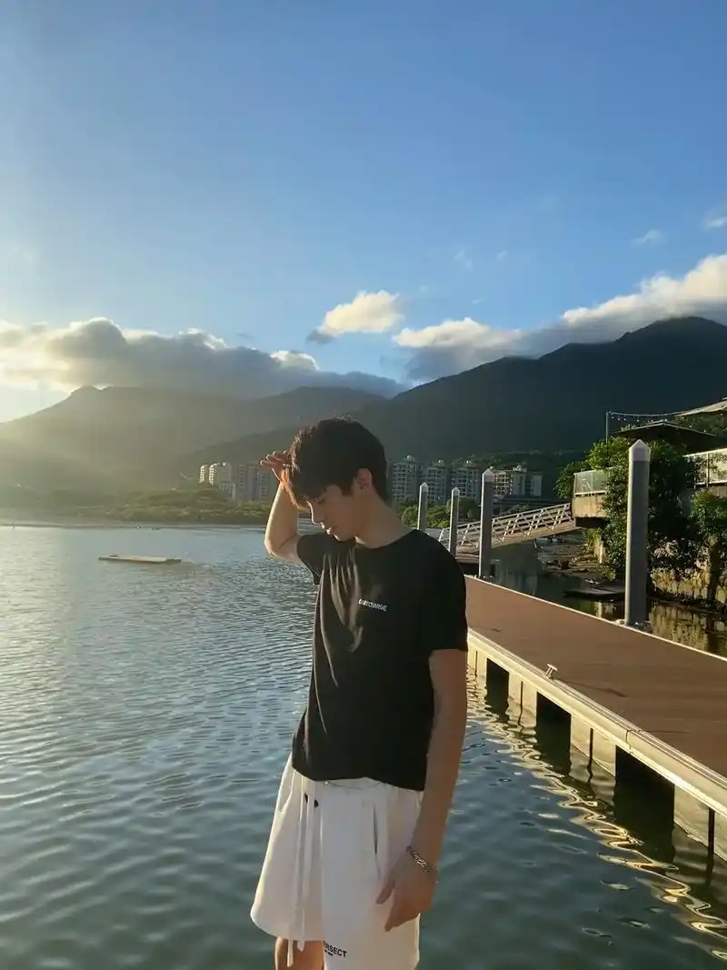 从没被坚定的选择过#185 #干净男生 #侧颜 #小奶狗男友 - 抖音