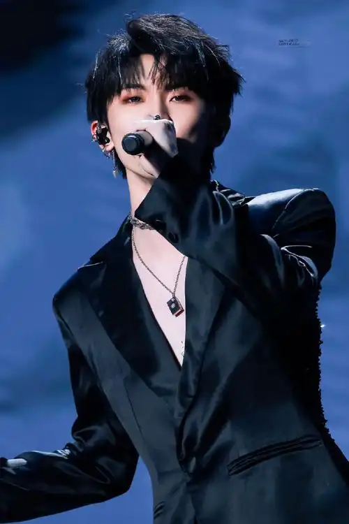 马嘉祺叁重楼暨出道四周年演唱会##马嘉祺 廿一幕启循光赴盛景