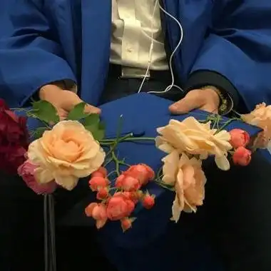 高清不露脸的拿花男生头像图片