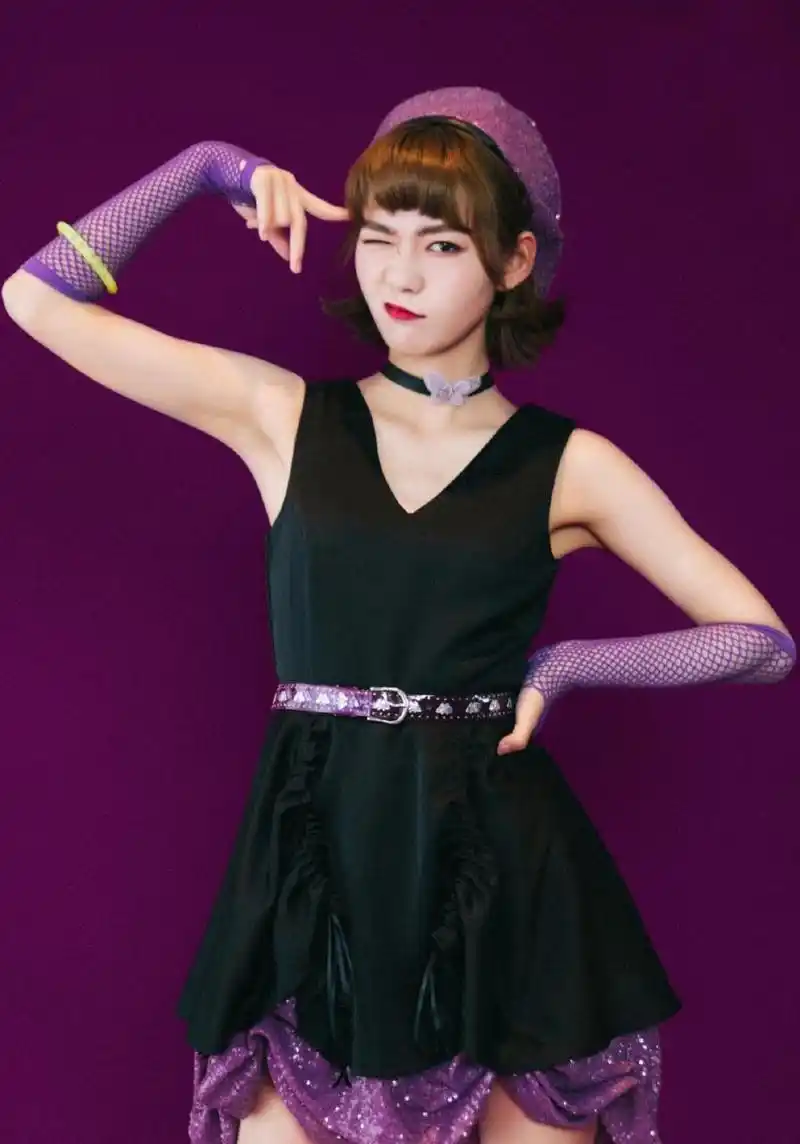 火箭少女曝集体写真,全员紫色系梦幻性感,网友:一个个身材绝了