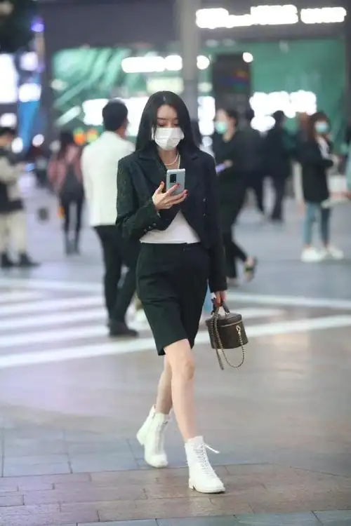 看街拍识包包8组lv包包穿搭示范谁是爆款王