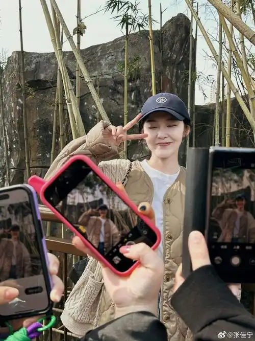 张佳宁终于看到大熊猫了