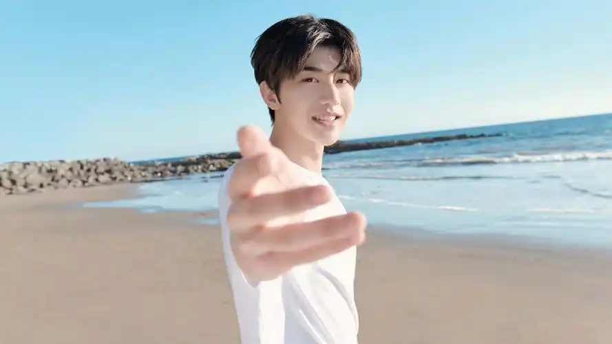 蔡徐坤清爽帅气写真,大陆明星-回车桌面