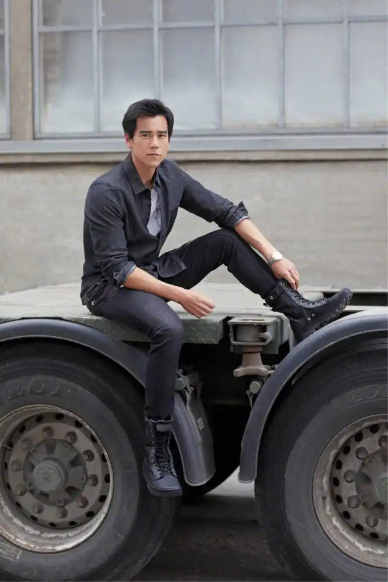 彭于晏时尚大片,穿个牛仔外套都帅爆了,这才是理想男友穿搭