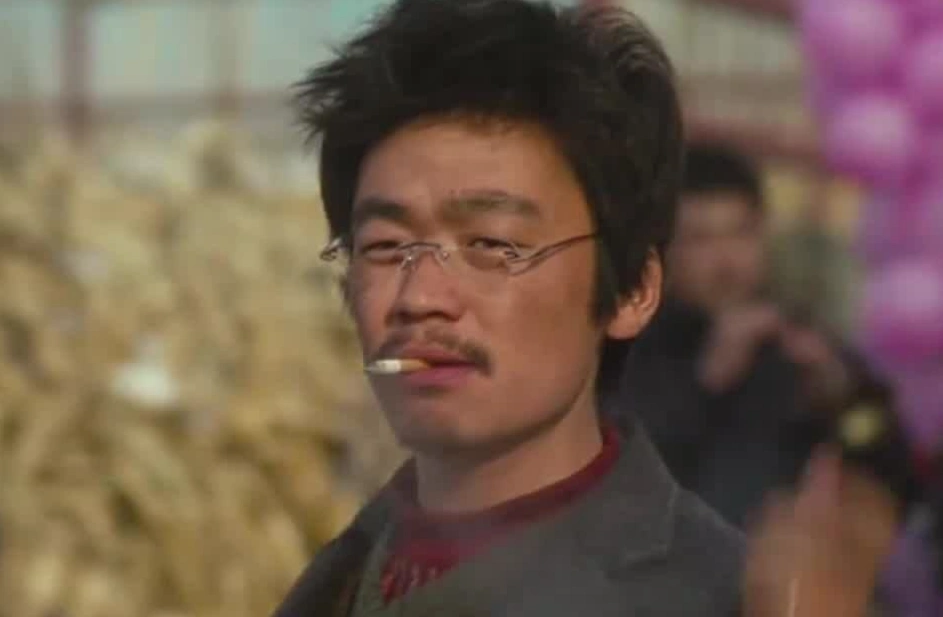 6位明星"抽烟"镜头,胡歌痞帅,周星驰经典,而他"一朝封神"