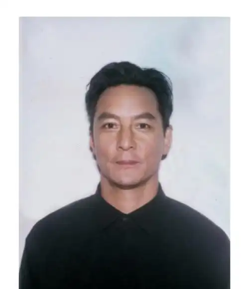 证件照吴彦祖登记照吴彦祖一寸照吴彦祖白底吴彦祖照片证件照吴彦祖蓝