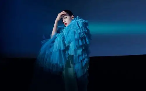 迪丽热巴光影舞动高清桌面壁纸