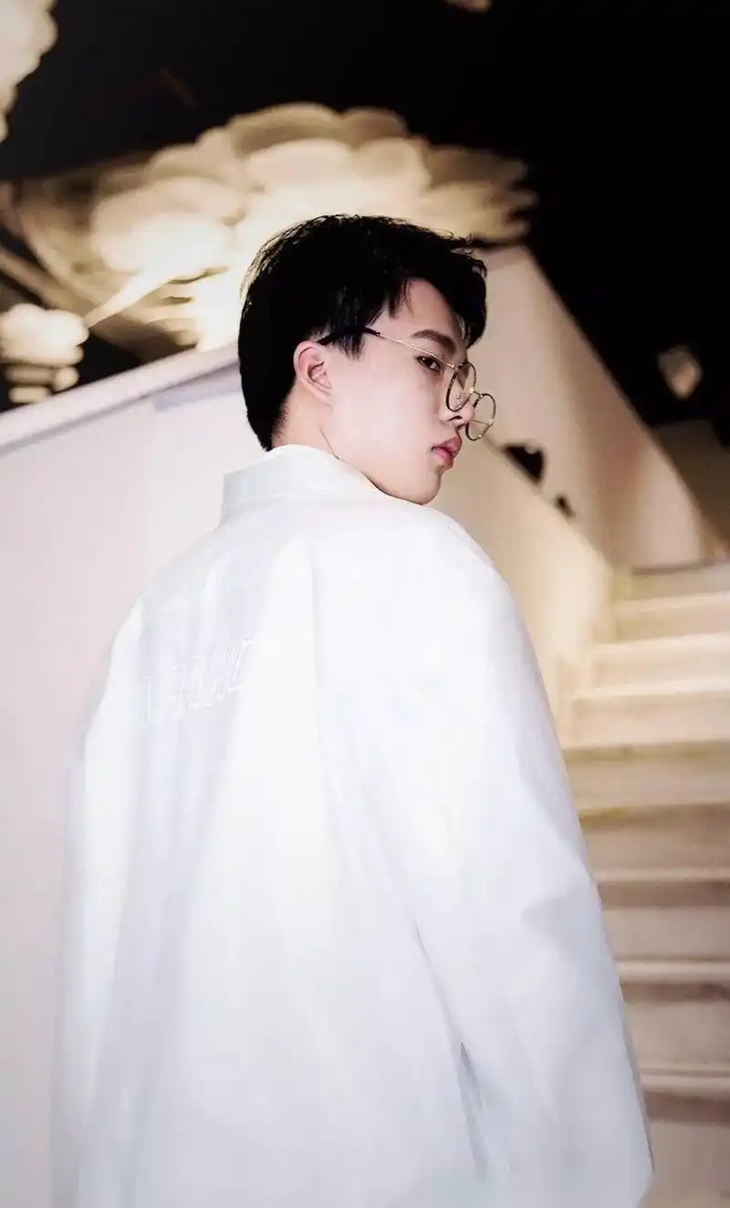 郭麒麟口红三分熟,结婚证照片请查收!向全世界安利我老公