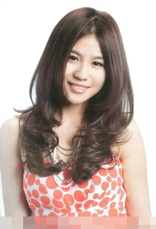 女生精心做梨花烫发型图片赏析唯美漂亮最抢镜的女生卷烫发造型