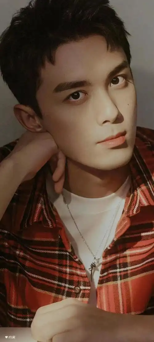 吴磊拍立得随拍三宫格##吴磊的12月拍立得小记