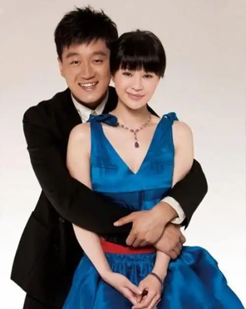 她才是人生赢家,嫁初恋12年越来越有夫妻相,40岁仍像个公主