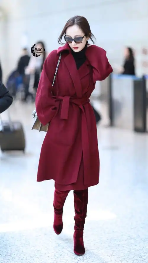 杨幂红色大衣性感霸气机场街拍图,明星,性感,杨幂,街拍,霸气,机场图片