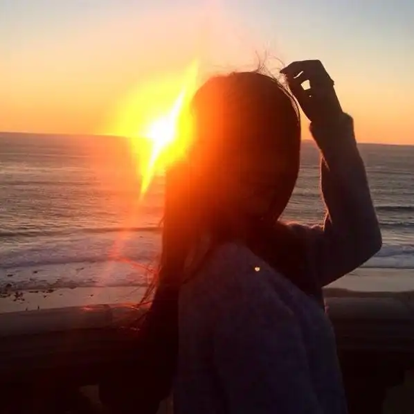 唯美女生伤感背影写真图片 _ 图片网