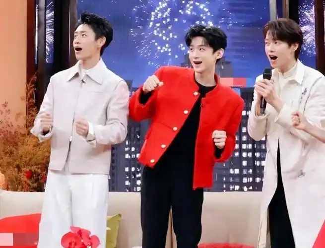 曾参加春晚的男星刘些宁在一次直播中提到,春晚严禁