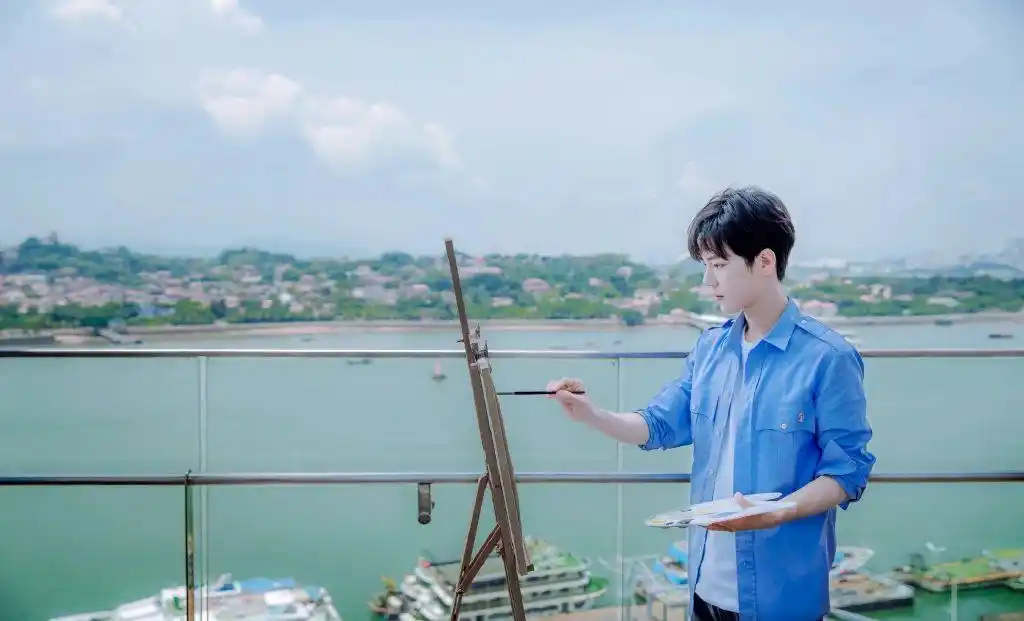 肖战壁纸他是一个很爱笑的人看到他笑容的人嘴角也会上扬