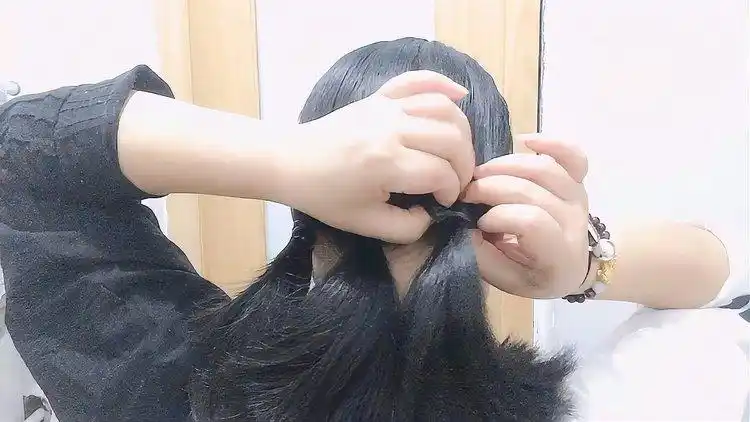 三到四十岁女人这样扎头发,好看又减龄低马尾扎法,建议收藏起来