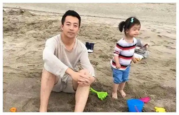 可爱宝贝们与爱宠共享快乐时光_刘恺威_奶奶_直播