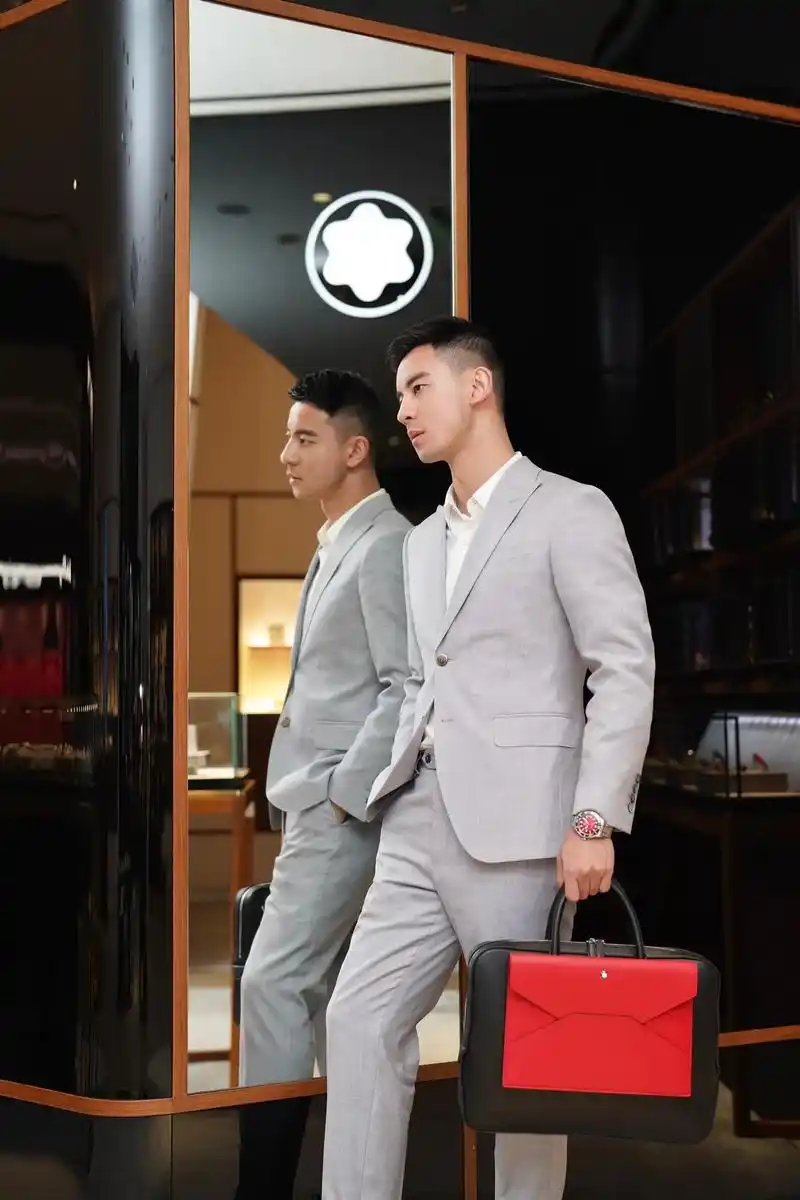 新年一抹红92.红红火火一整年#西装杀 #正装皮鞋 #正装控 - 抖音