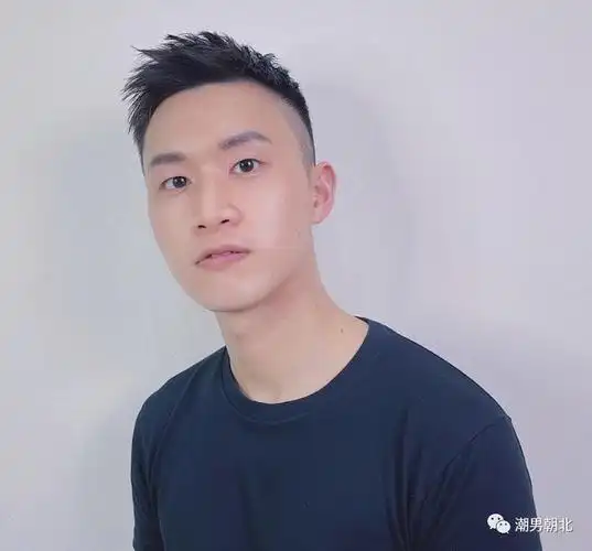 2021最时髦的男生小飞机头发型帅了一脸