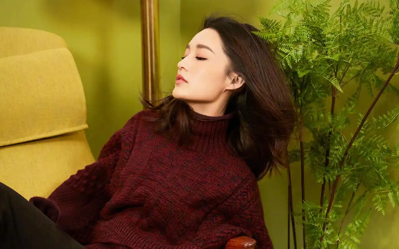 李沁优雅性感高清桌面壁纸