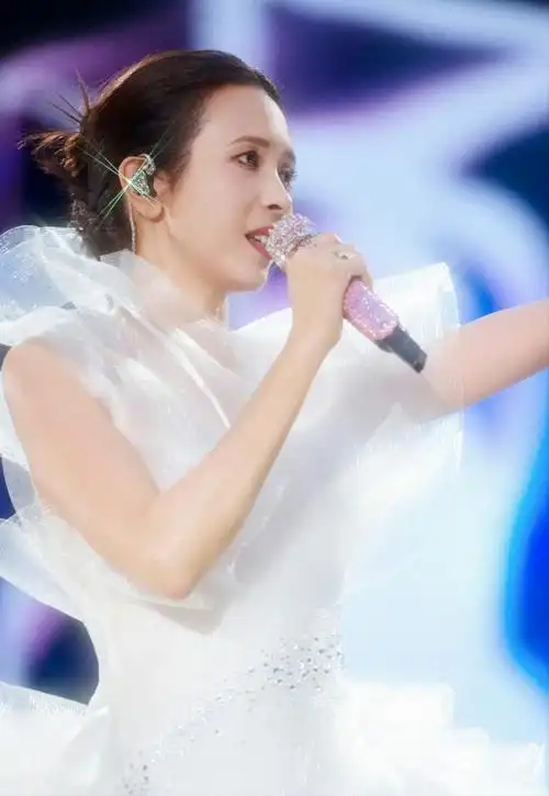 莫文蔚你宣吧#咱就是说莫文蔚演唱会这状态也太city了吧!