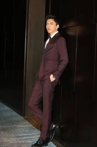 王大陆助阵2017嘉人中国风颁奖礼 雅痞时尚造型获盛赞!