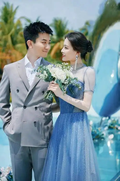 吴敏霞和帅老公再拍婚纱照,蓝色海洋色系长裙亮眼