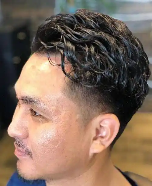 六七十岁男人:尽量少留这3种发型,听着洋气,实际土气,很油腻_头发