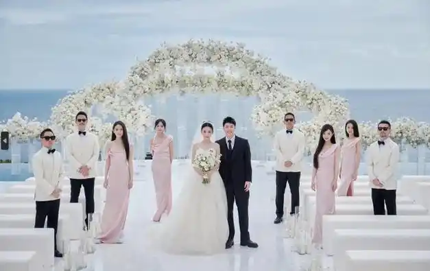 四套婚纱尽显风情万种|记者|王力宏|杨丞琳|华语歌手|华语音乐_网易