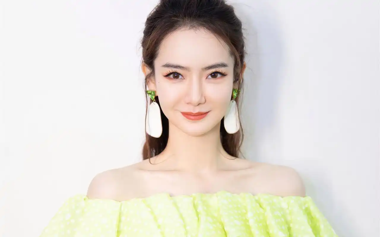 美女明星戚薇电脑桌面壁纸