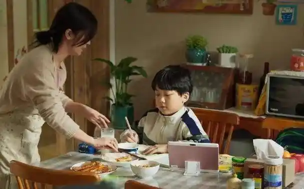 冲着于文文看《消失的孩子》,却被佟大为的哭戏吸引_儿子_情绪_剧情