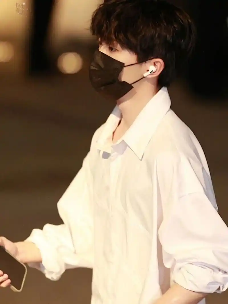 tnt时代少年团马嘉祺壁纸头像/背景图 简直就是漫画里走出来的美男子