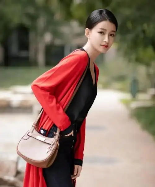 孙怡被曝新恋情,与20岁海王戴情侣帽现身演唱会,工作室发文回应