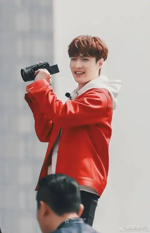 近几年张艺兴脸上的笑容少了? - 知乎