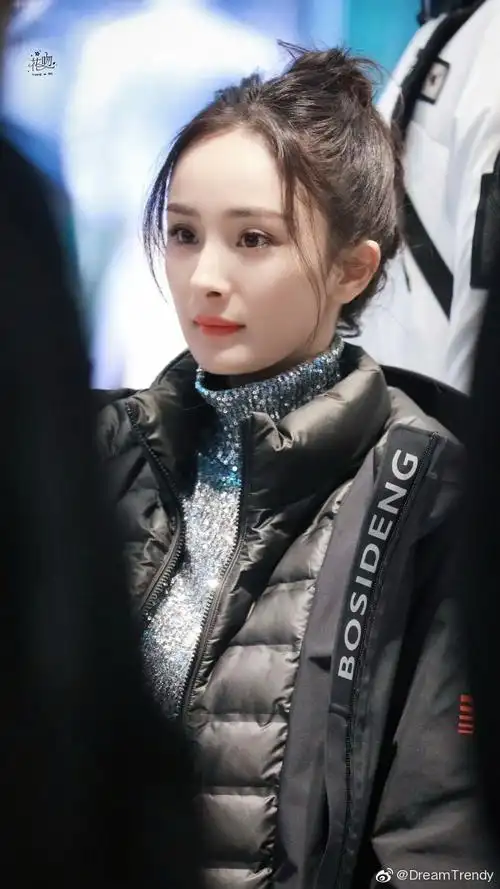 杨幂亮片高领毛衣##杨幂钻石口罩