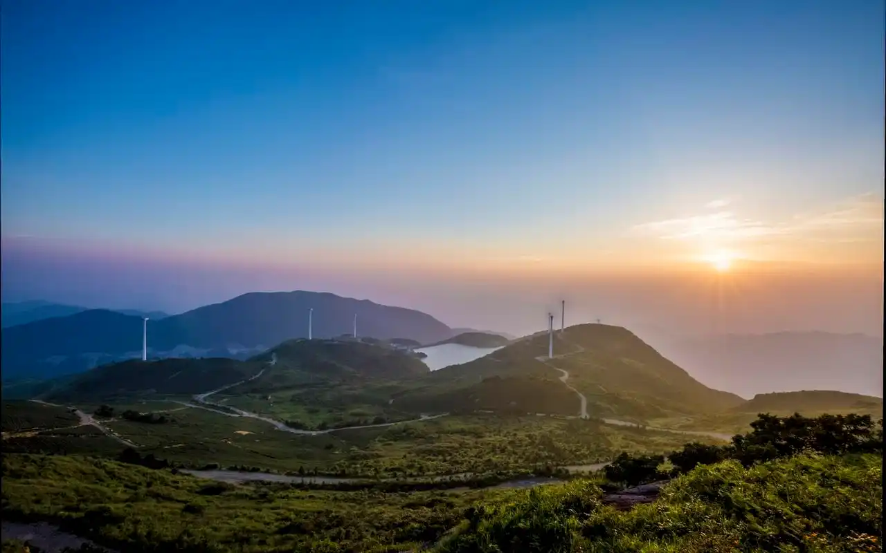 大自然壮观山峰景色图片桌面壁纸