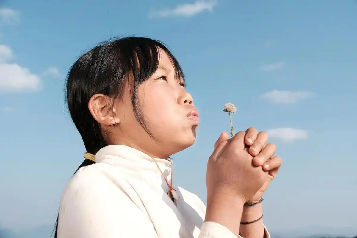 拉沙村#边境村落#孩子纯真笑容#孩子的脸#爱伲村落 西双版 - 抖音