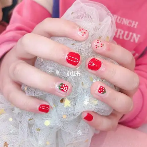 儿童美甲卡通美甲草莓