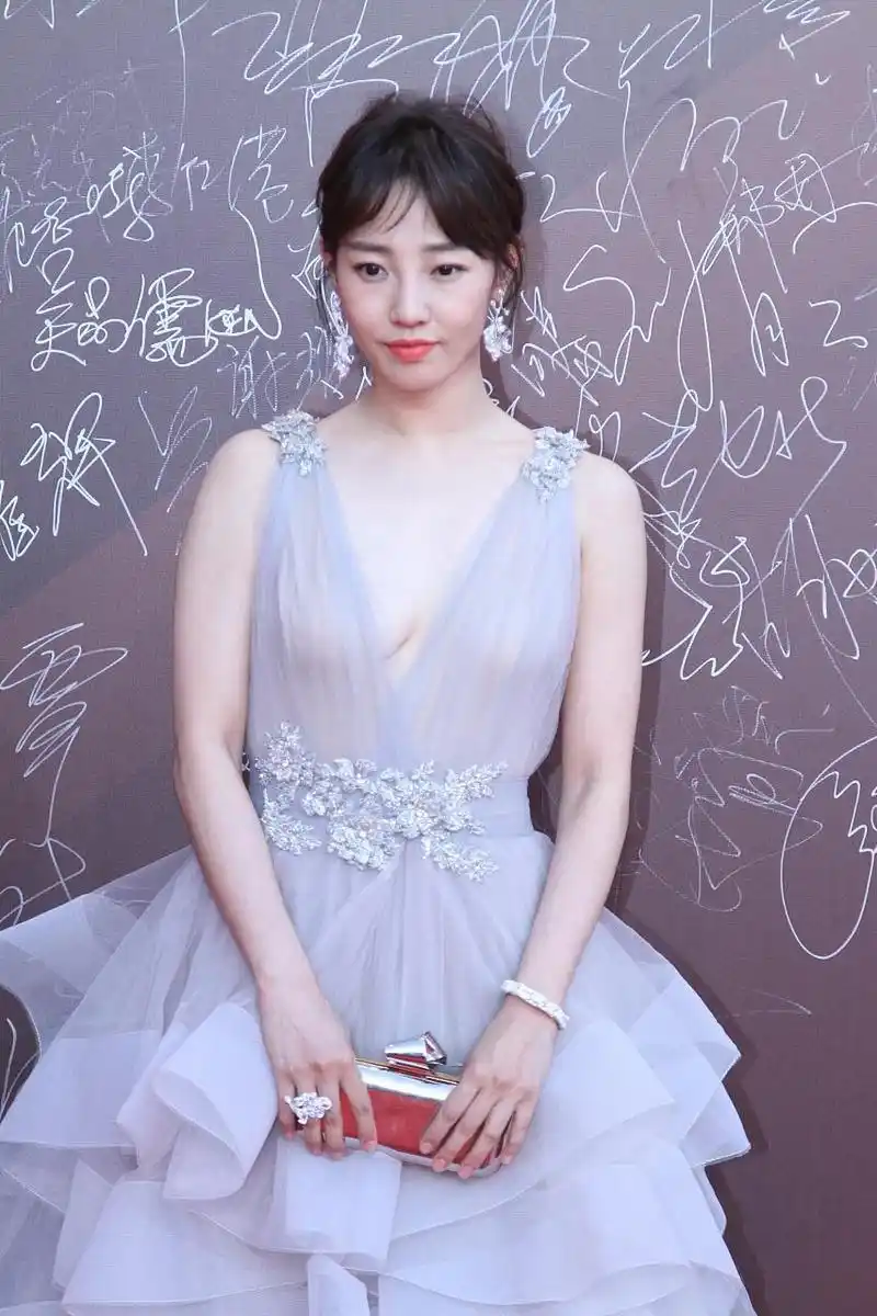 白百合的红毯名场面.