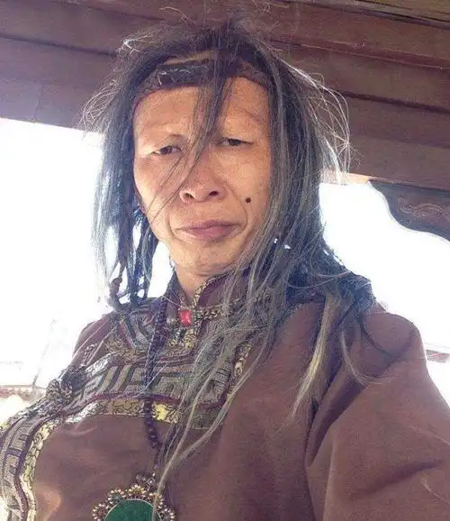 还记得《神雕侠侣》裘千尺吗?凭"丑"闯出一片天,还娶了貌美娇妻_李明