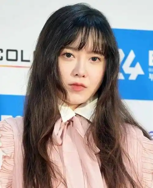 安宰贤也在最近播出的mbc综艺节目《我独自生活》中透露了自己的银行