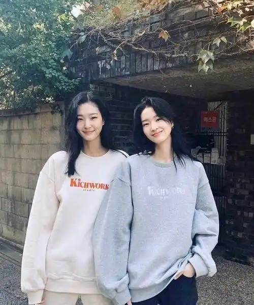 原创闺蜜装怎么穿出时髦感参考下面6套穿搭玩转花式穿法