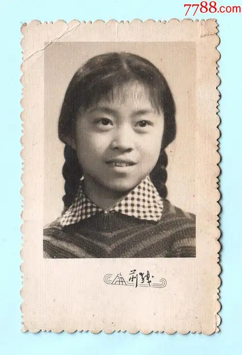 早期美少女单人黑白照片,上海前线照相拍摄