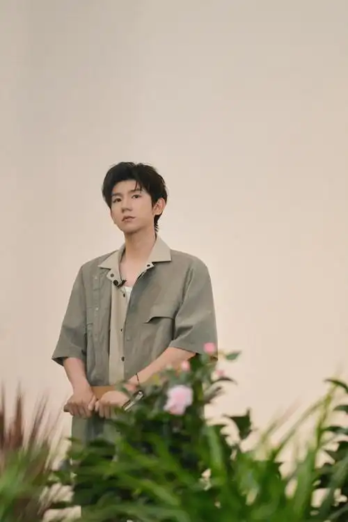 王源客厅狂欢巡演##王源溪木源品牌代言人#  982024年五月文章蛔苘