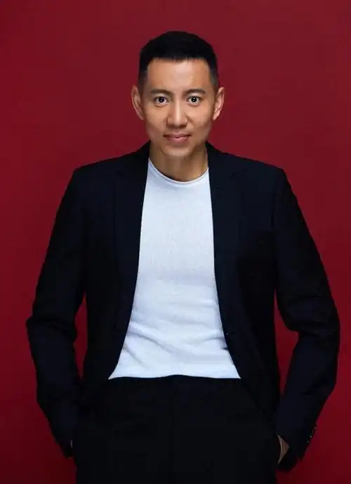 著名演员谷智鑫:34岁被马踩成废人,孕妻8年一把屎一把尿伺候