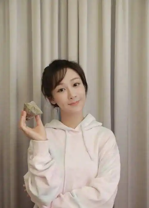 李雪琴曝杨紫朋友圈:一到半夜就发伤感文字,郭麒麟道出原因_黄磊_什么