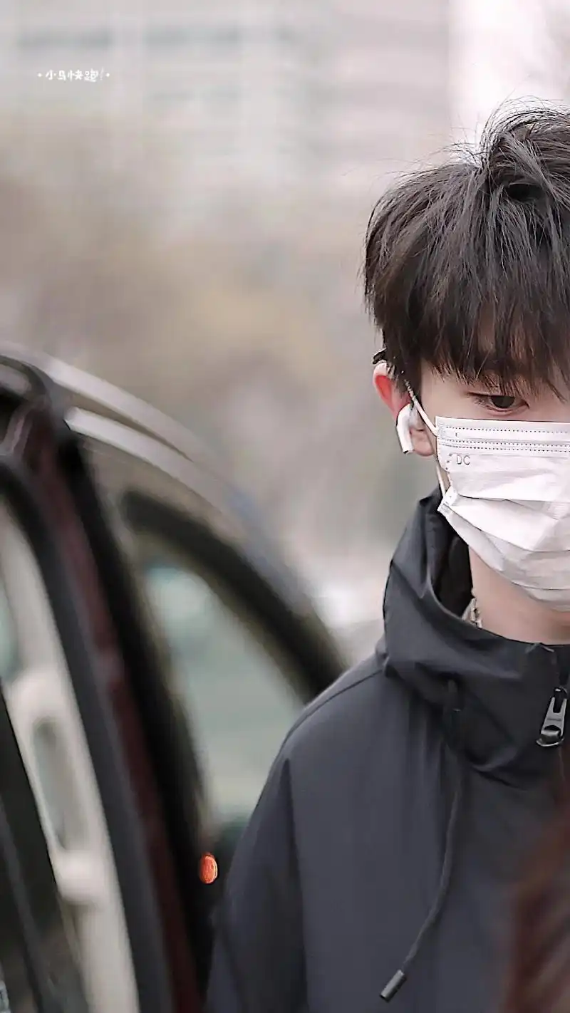 我在灰尘埃落定 一雾散去 口罩沉淀掩饰嘴唇  行头仰望信仰  - 抖音