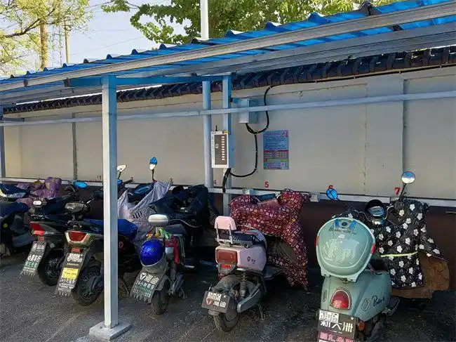 我为群众办实事丨徐州鼓楼:改造老小区车棚,安装充电桩,给电动车安个"