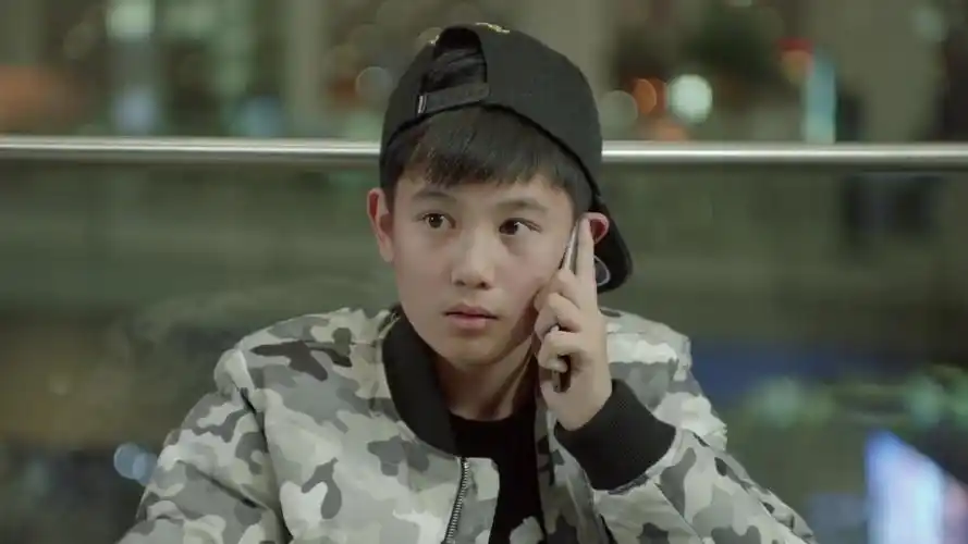 小别离:小宇害怕离别伤感,改航班提前离开,老张机场老泪纵横